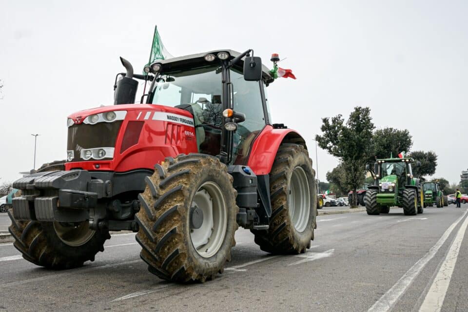 Põllumajandustootjad kogunevad 19. märtsil traktoritega üheteistkümne Eesti linna ringteedele, et juhtida tähelepanu sektori olukorrale. Pildil Itaalias toimunud protest.